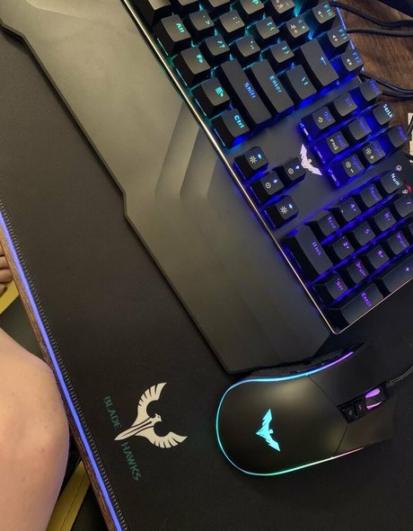 sexyredinbedfree Profilbild