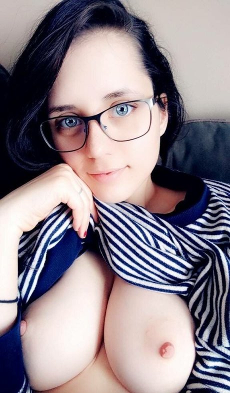 Saffron Bacchus OnlyFans Dirtyship geleakt