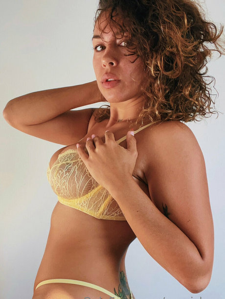 Pyarislove OnlyFans explizite Inhalte