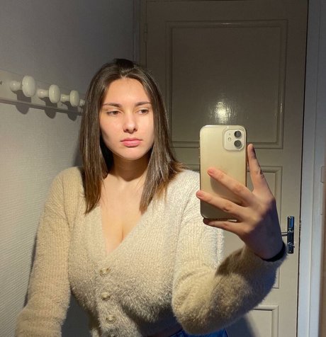 Clarisse Dupont OnlyFans schlank