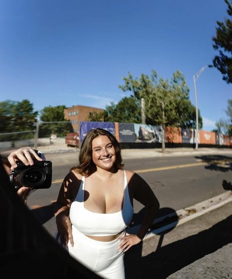 Erin Moore OnlyFans Nacktbilder