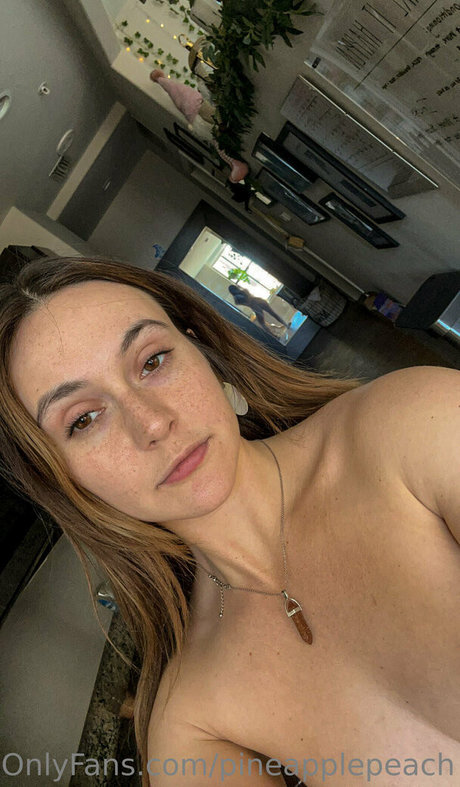 pineapplepeach OnlyFans-Creator