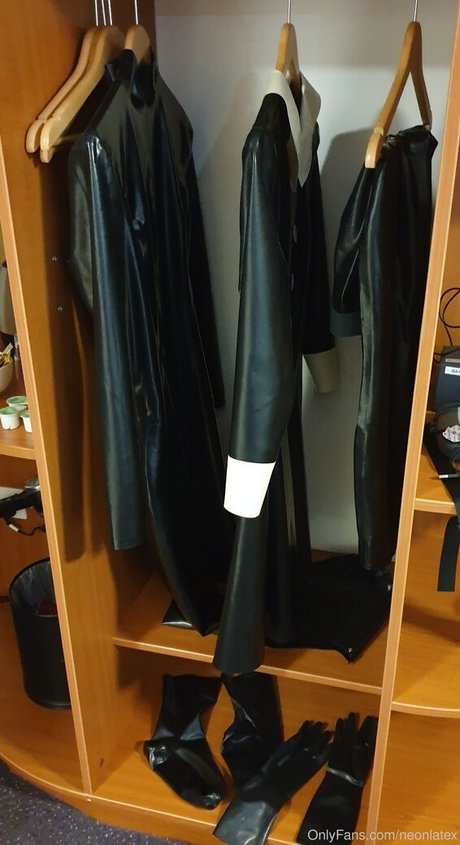 neonlatex OnlyFans geleakte Pornografie