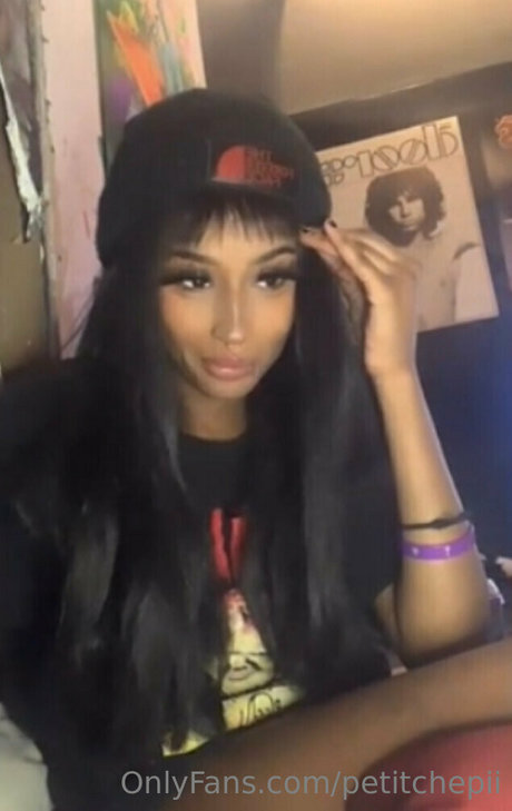 petitchepii OnlyFans-Leaks