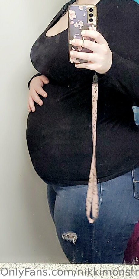 nikkimonstrosity OnlyFans Bilder