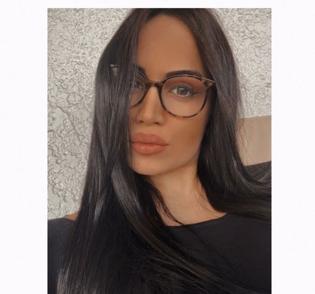 dhmhtra katee OnlyFans explizite Inhalte