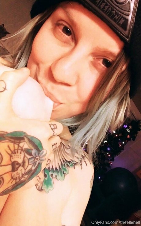 theellehell Nacktbilder OnlyFans