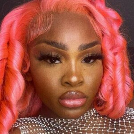 milandior3 Nacktbilder geleakt