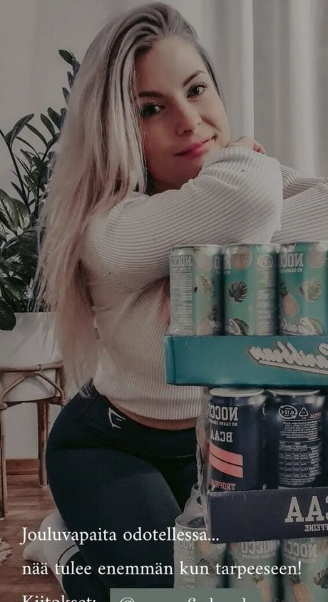 Laura Nieminen OnlyFans nackte Brüste