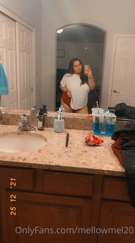 mellowmel20 OnlyFans Nacktbilder
