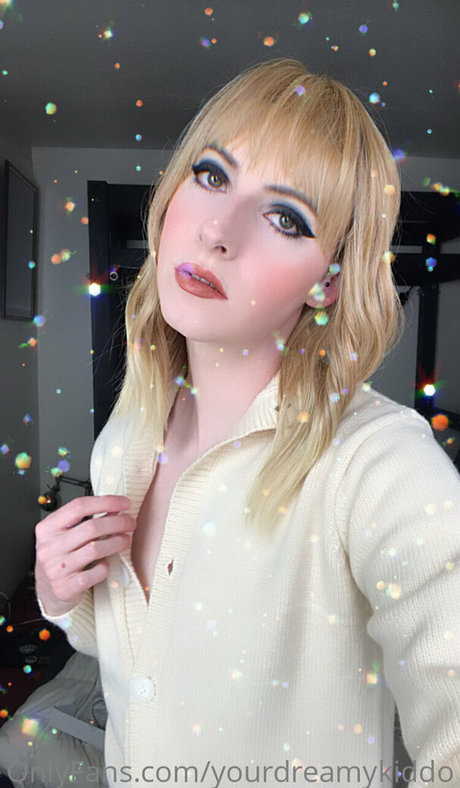 yourdreamykiddo OnlyFans Model Bilder