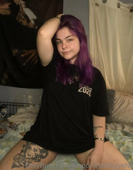 demonicdollyyysfw OnlyFans Inhalte