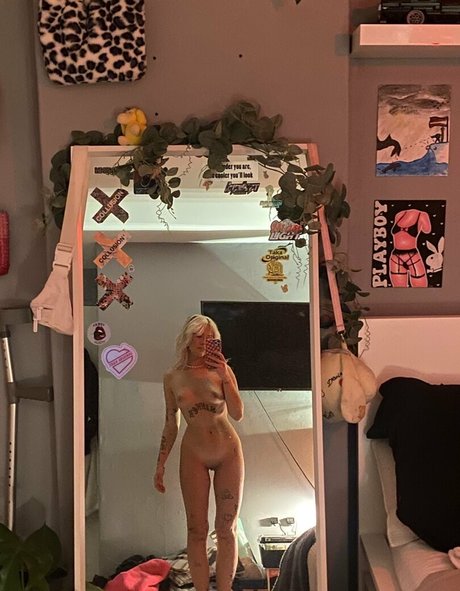 xsinnerszx OnlyFans Model Fotos