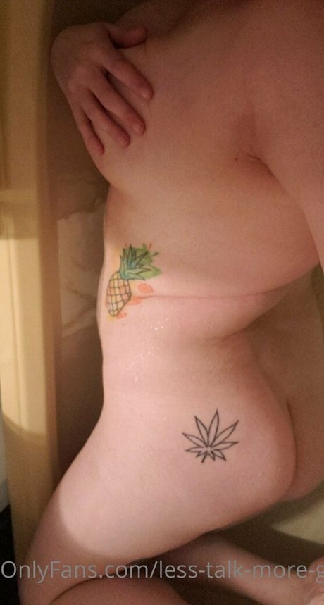 less talk more goth OnlyFans Fotos