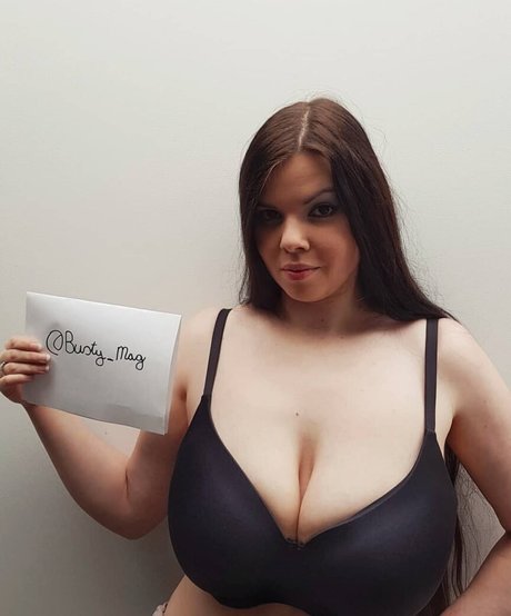 Busty Magazine OnlyFans kostenlos