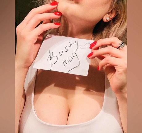 Busty Magazine Nacktbilder OnlyFans geleakt