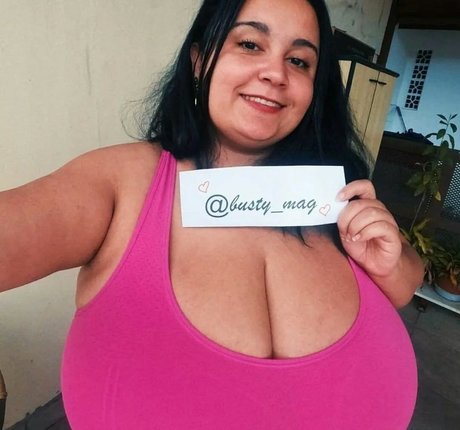 Busty Magazine Oben ohne OnlyFans