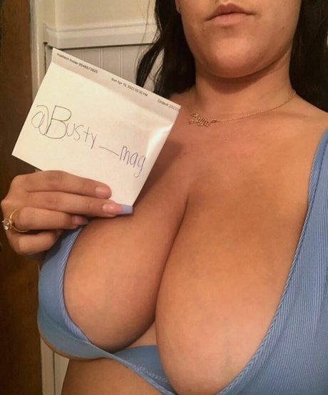 Busty Magazine OnlyFans-Leaks