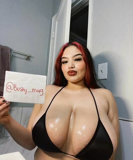 Busty Magazine Nackt auf OnlyFans Leaks