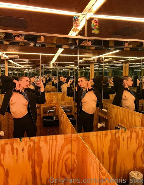 artemis sixx OnlyFans Nacktbilder