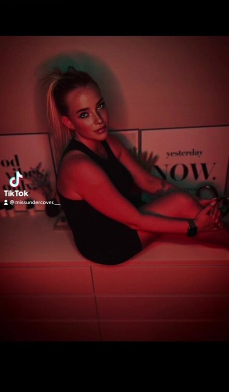 kurvige teen-onlyfans Kunstporno Bild