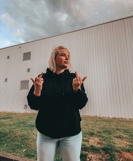 Sarah Neuhaus OnlyFans Gratis