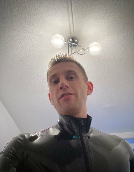 rubberskaterboy OnlyFans Strip