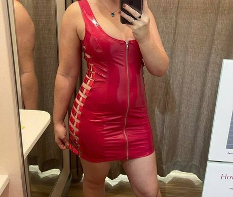 saskiastrips OnlyFans Strip