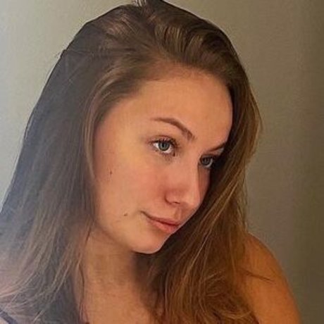 Annafitzs Nacktpornos auf OnlyFans