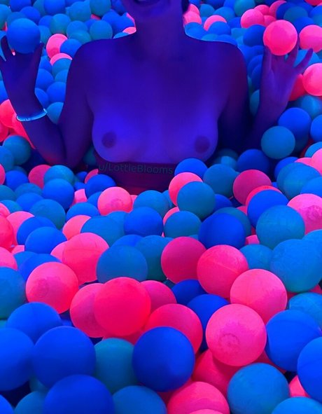 Lottie Blooms Neue geleakte OnlyFans-Inhalte