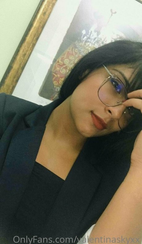 valentinaskyxx OnlyFans-Model