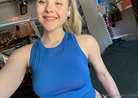 ellieraecbfree Nackt auf OnlyFans Leak