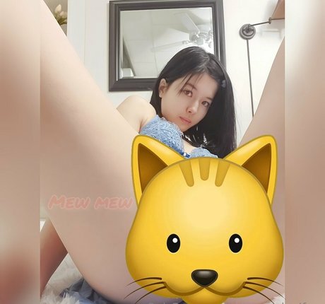 mewmewkarifree OnlyFans schlank