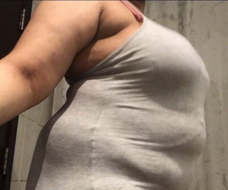 chubbybunnyfeabie OnlyFans Striptease