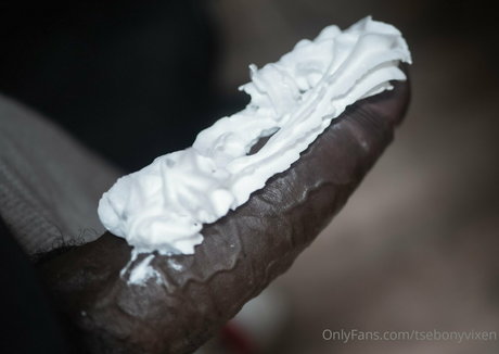 tsebonyvixen OnlyFans-Bilder