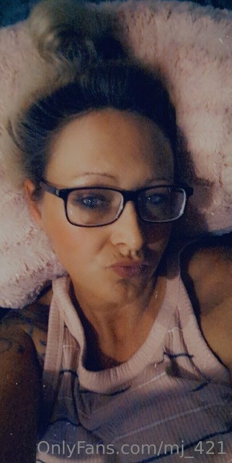 mj 421 OnlyFans geleakt.