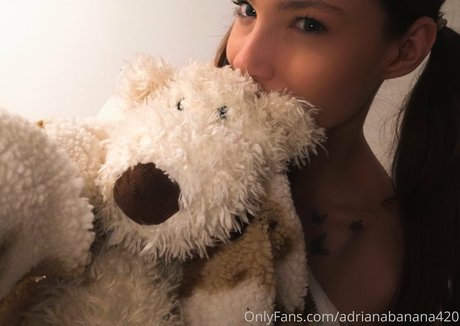 adrianabanana420 OnlyFans schlank