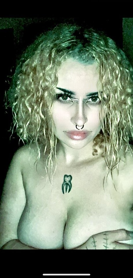 vyrkolaka Nacktbilder von OnlyFans geleakt