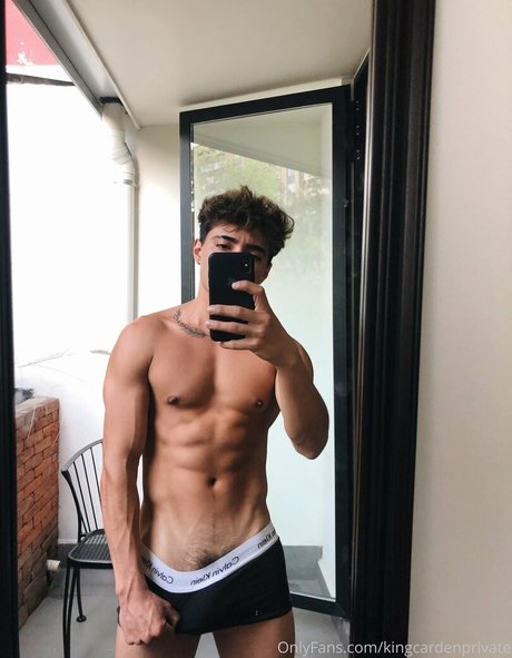 prettyboyaedan OnlyFans Striptease