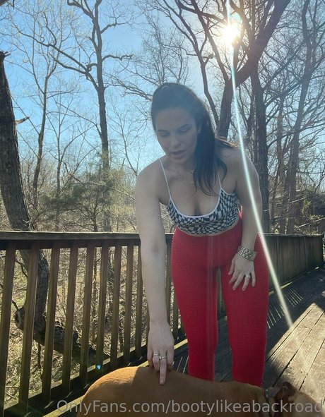 bootylikeabackroad OnlyFans Bilder
