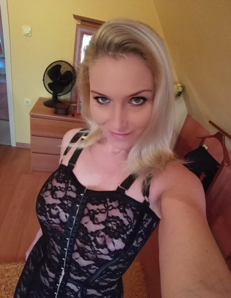 große titten latina onlyfans sexy nackt Selfie