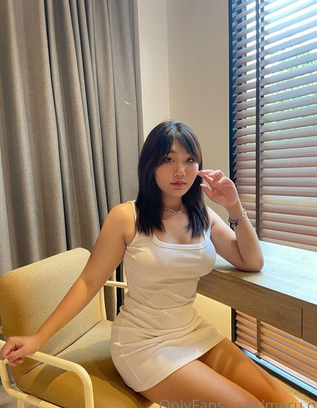 meru o OnlyFans schlank