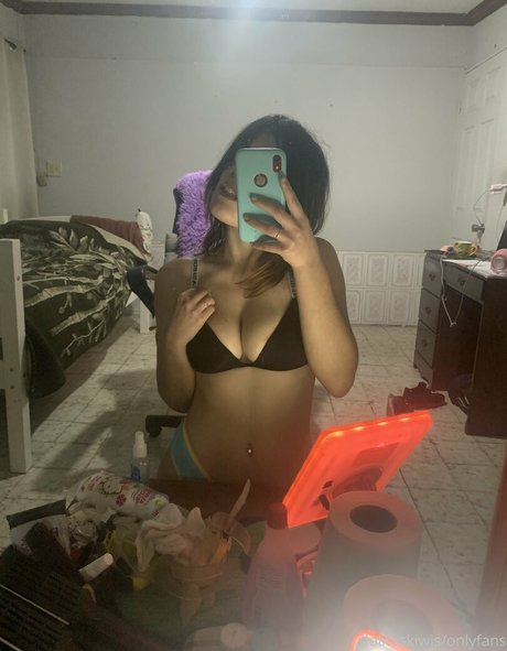 lolitakiwis OnlyFans