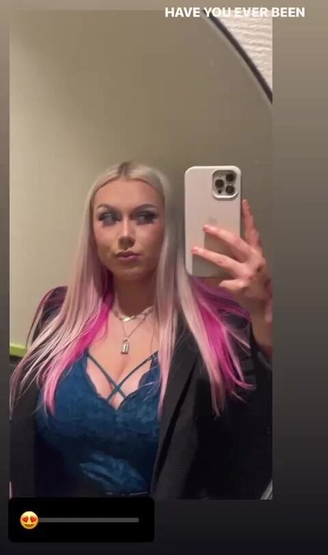 Emma H Oben ohne OnlyFans