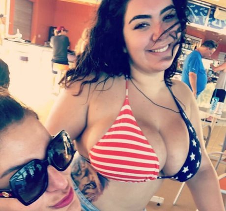 Nicky Nicole NurlyFans-Brüste