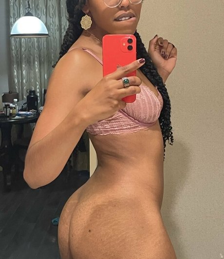 asokah xxx OnlyFans Inhaltstyp