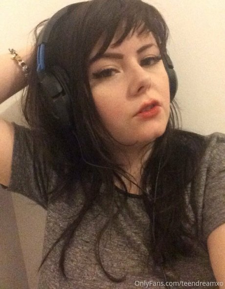 teendreamxo OnlyFans Model Fotos