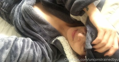 unconstrainedbyu OnlyFans nackte Brüste