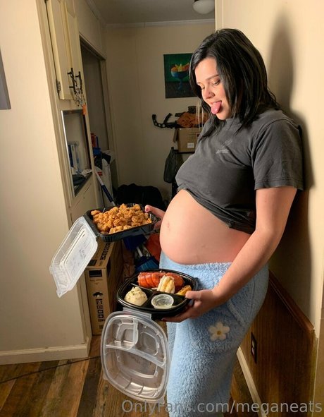 meganeats NurlyFans-Pornos