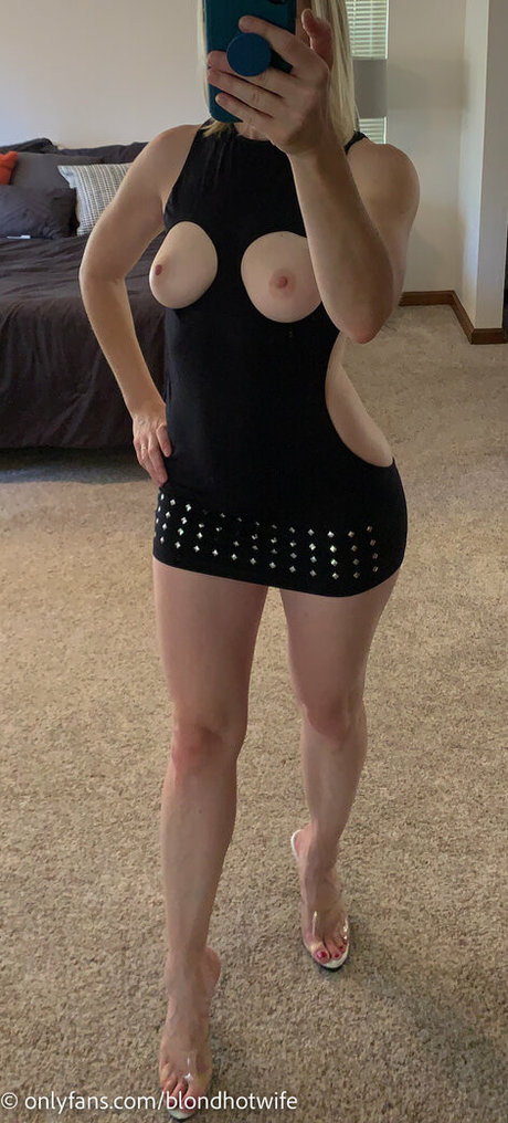 blondhotwife OnlyFans Sextape